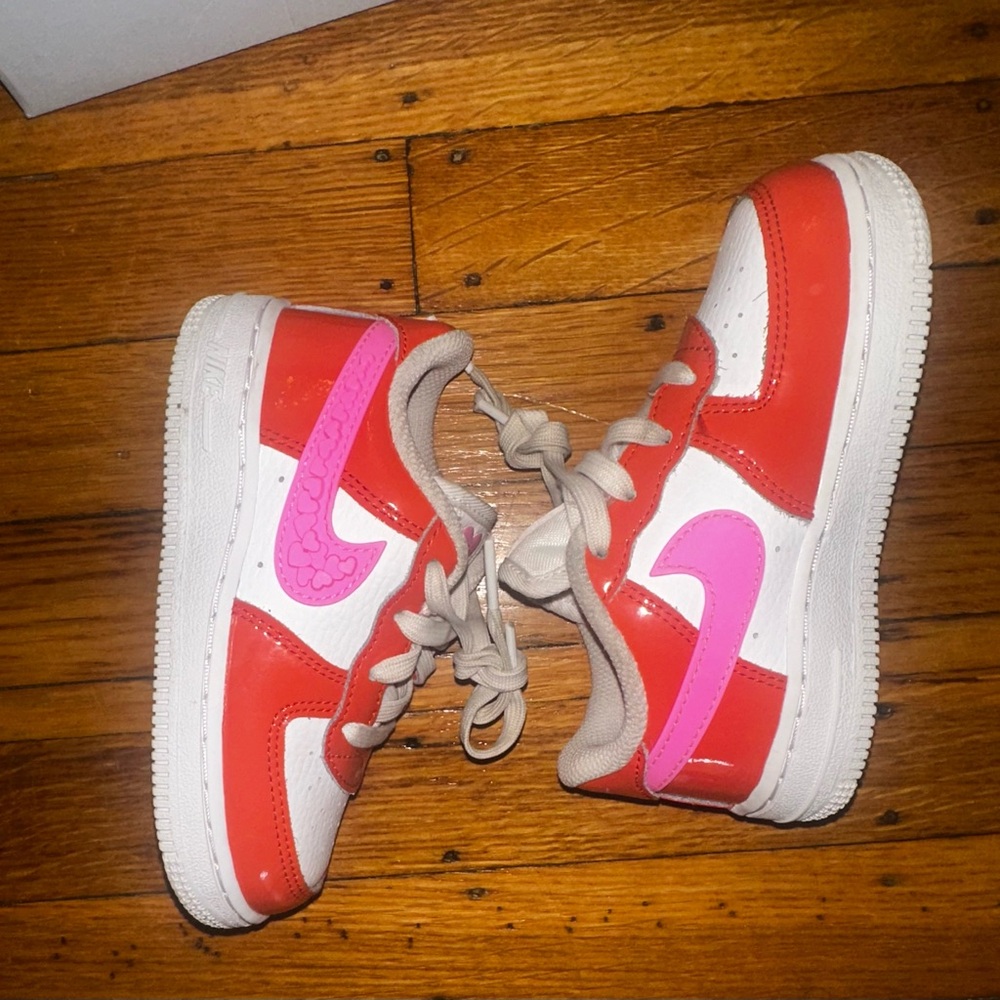 Nike Air Force One Valentine’s Day Size 8C - Picture 4 of 11